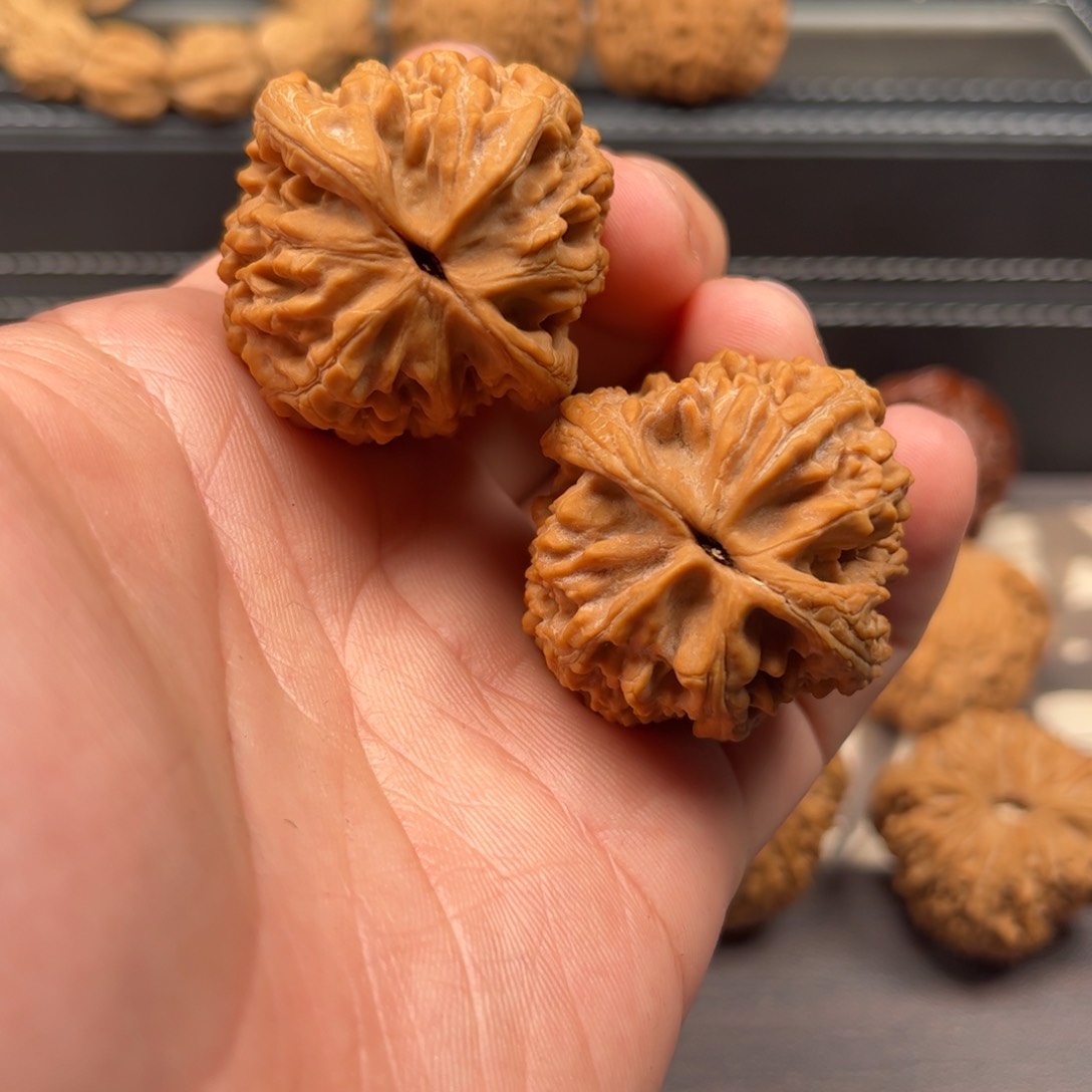 文玩核桃吊坠e**i37大沽石