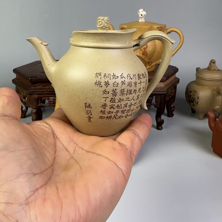 在***端本山绿泥茶壶龙凤呈祥200 cc左右