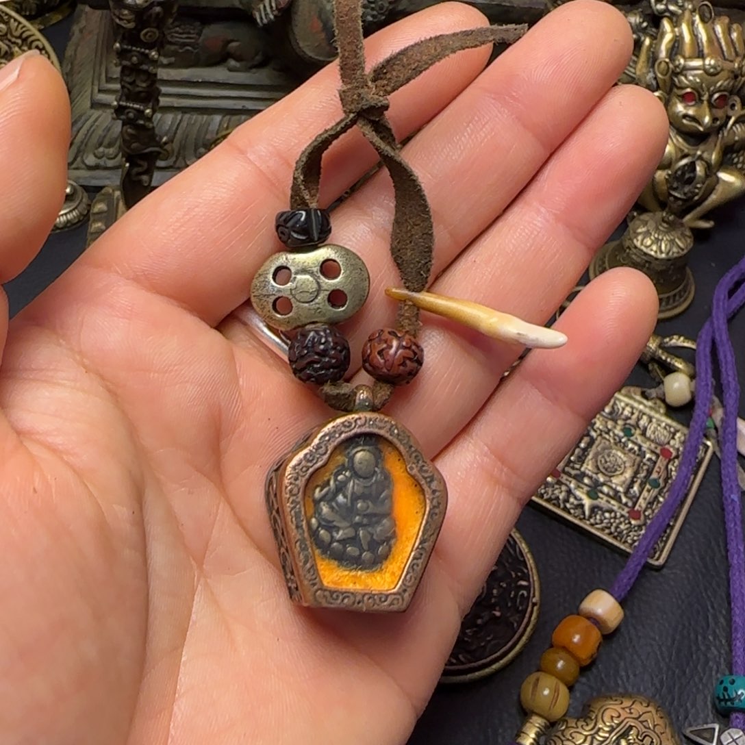 两***吉泥塑藏传牌子哈喇