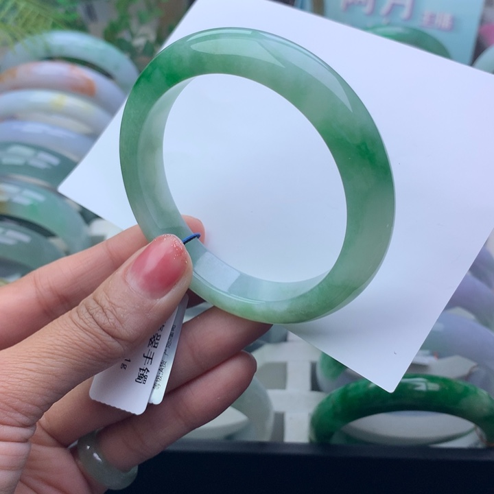 翡翠手镯未镶嵌天然翡翠手镯