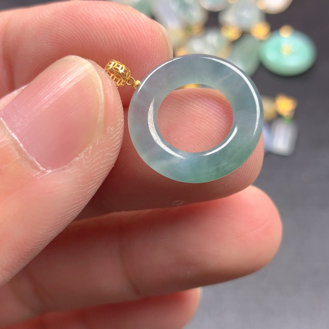 【闪购商品】颈饰18K金镶嵌翡翠翡翠 