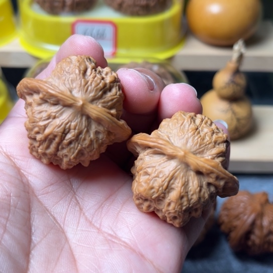 文玩核桃吊坠大*圆血麒麟38