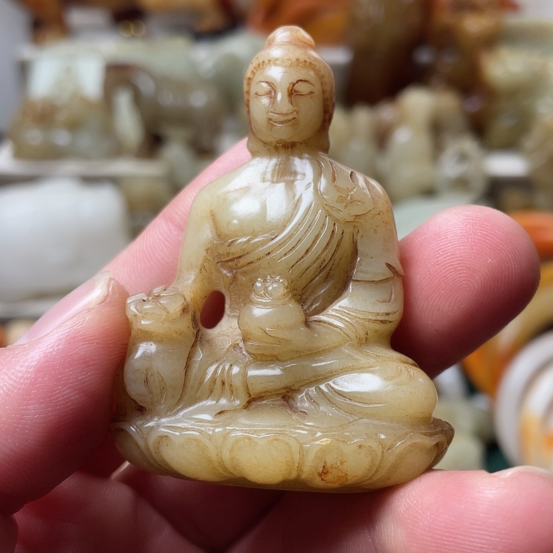 中***乐和田玉未镶嵌颈饰