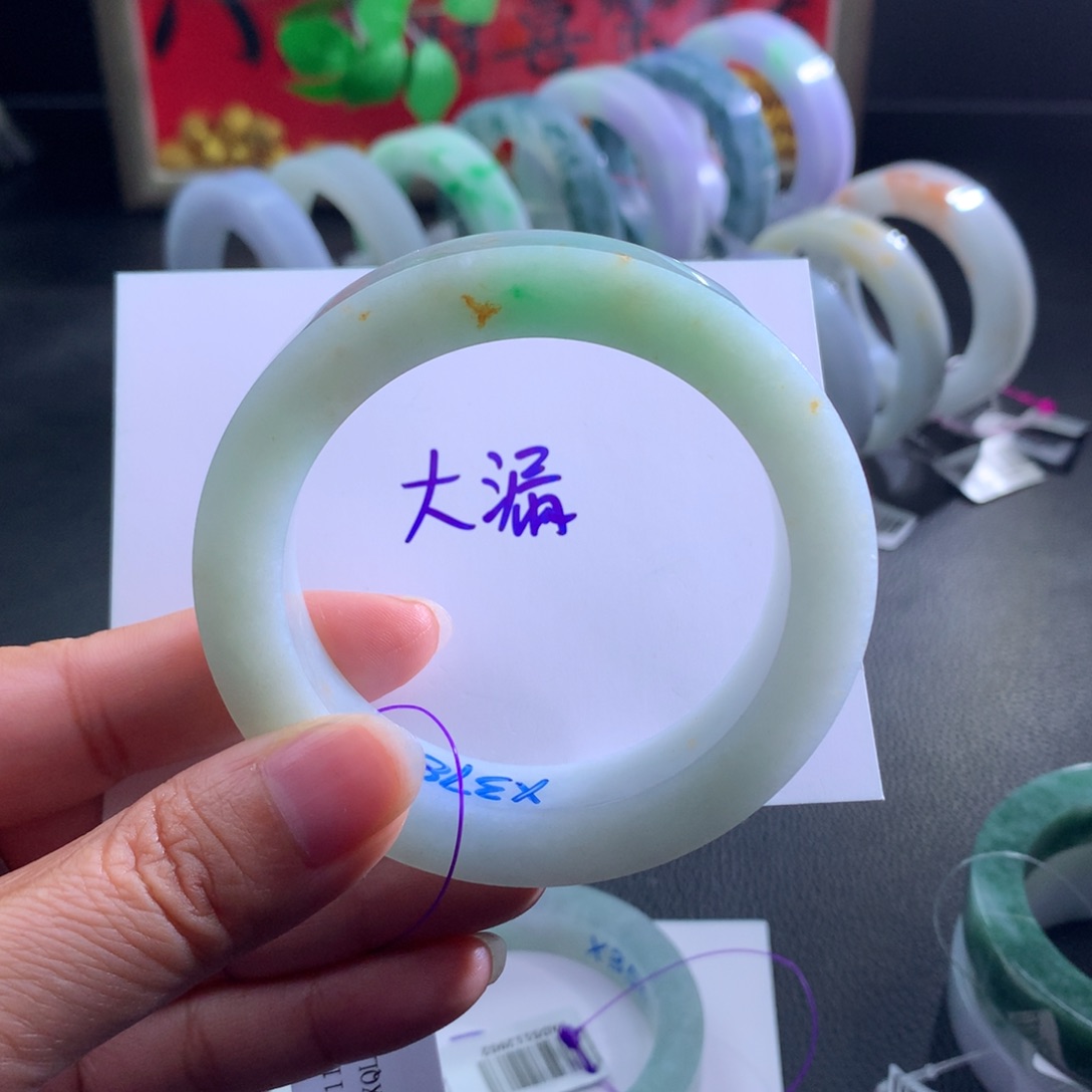 定制翡翠未镶嵌翡翠手镯 冰绿花