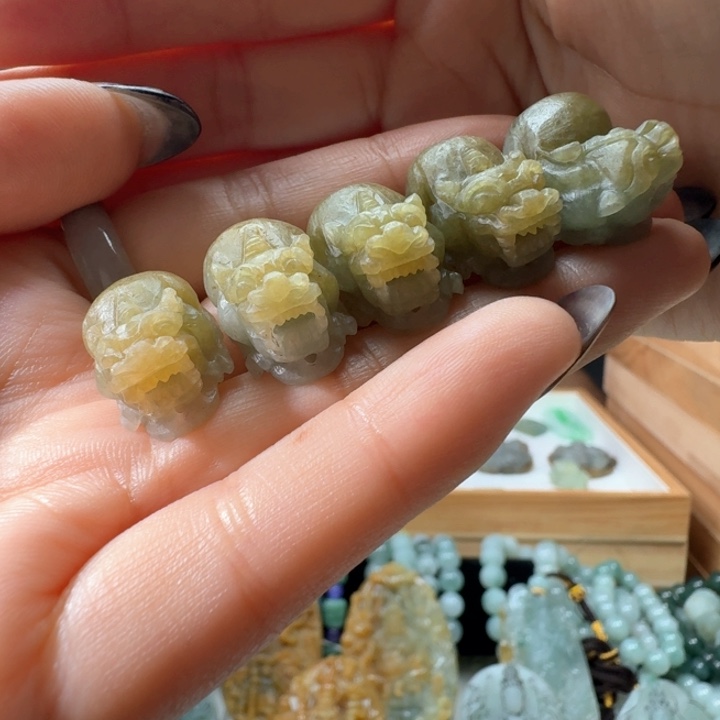 定制翡翠未镶嵌貔貅