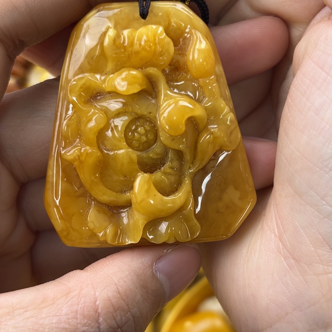 琥珀珠宝奇石未镶嵌