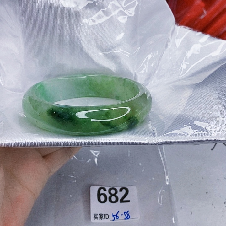 翡翠未镶嵌手镯一图一物实物为准（微瑕处理）