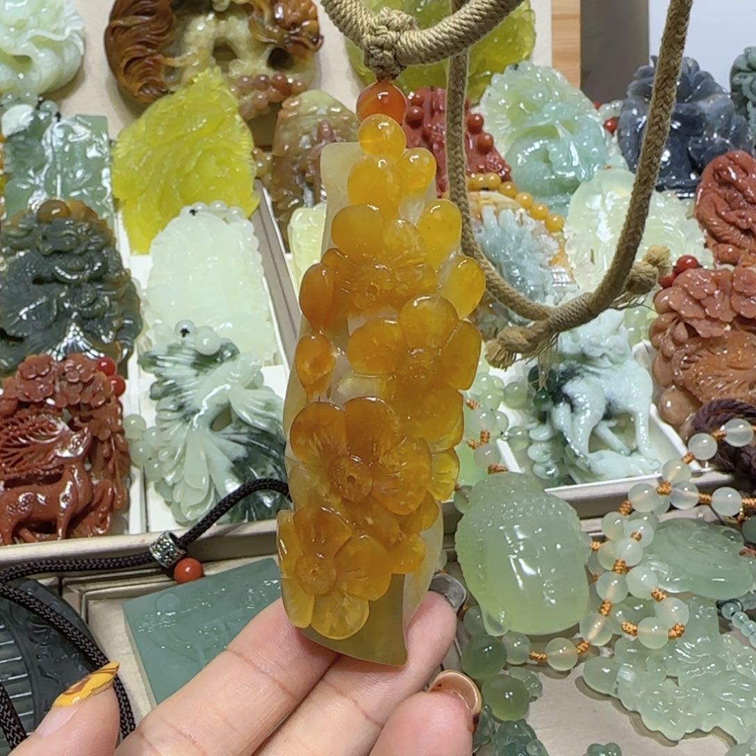 未镶嵌蛇纹石玉吊坠