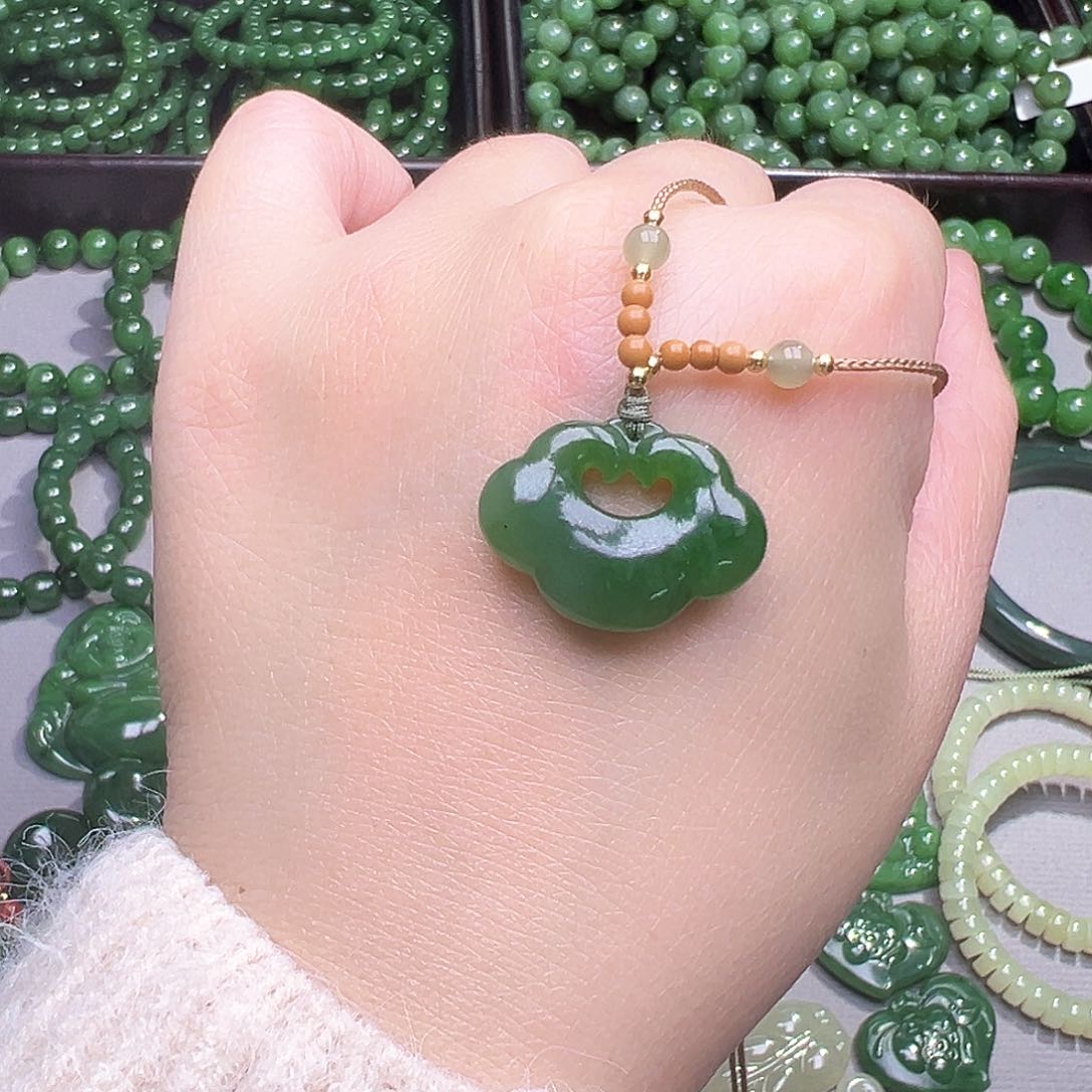 和田玉（碧玉）颈饰未镶嵌