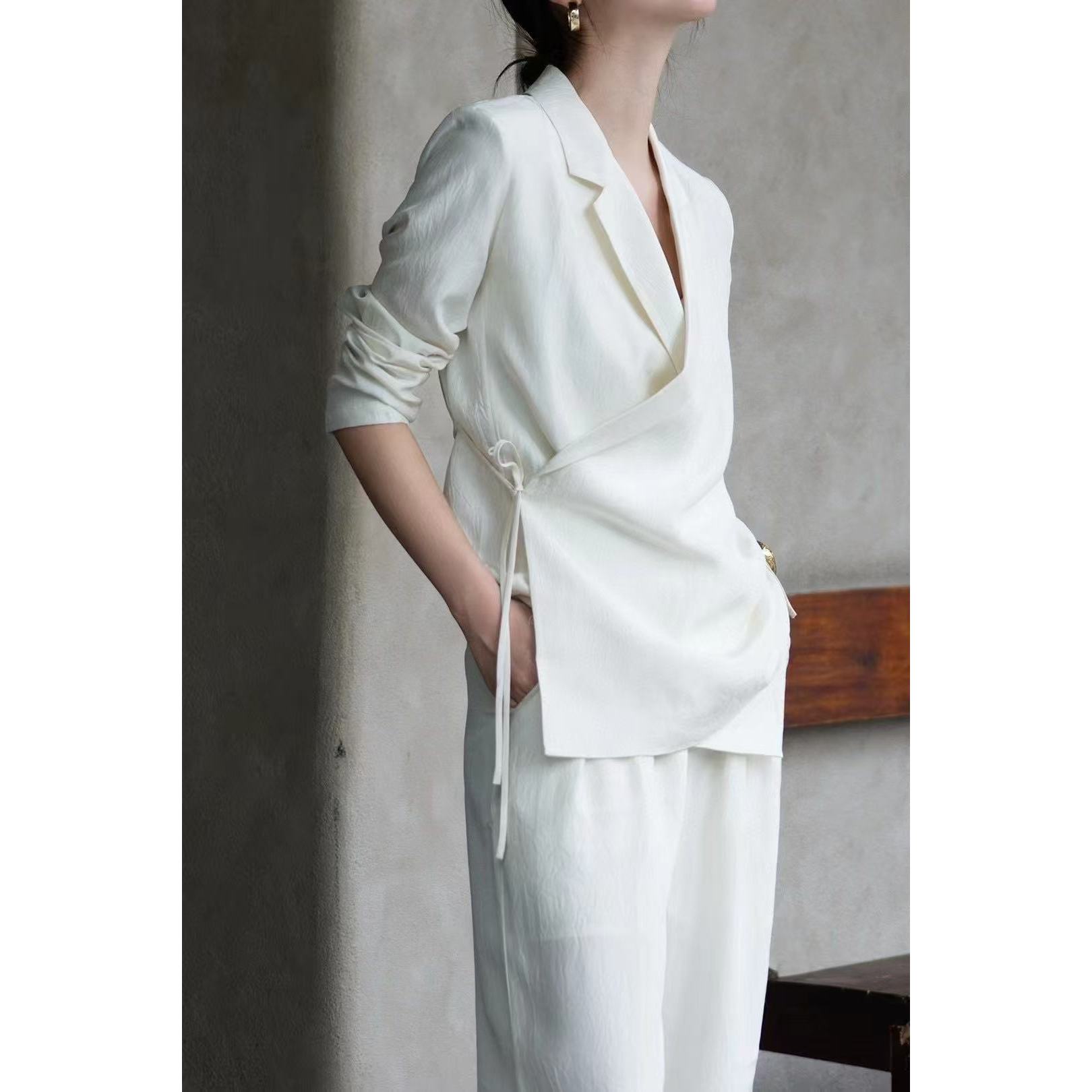 【燕子在南油】66衣长不规则交叉V领醋酸西服外套时尚4111