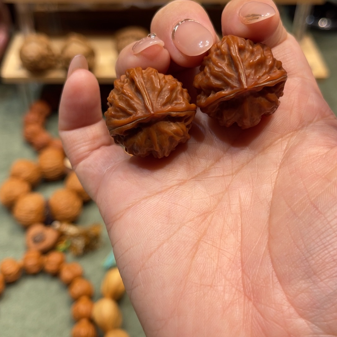 文玩核桃把件三棱全品