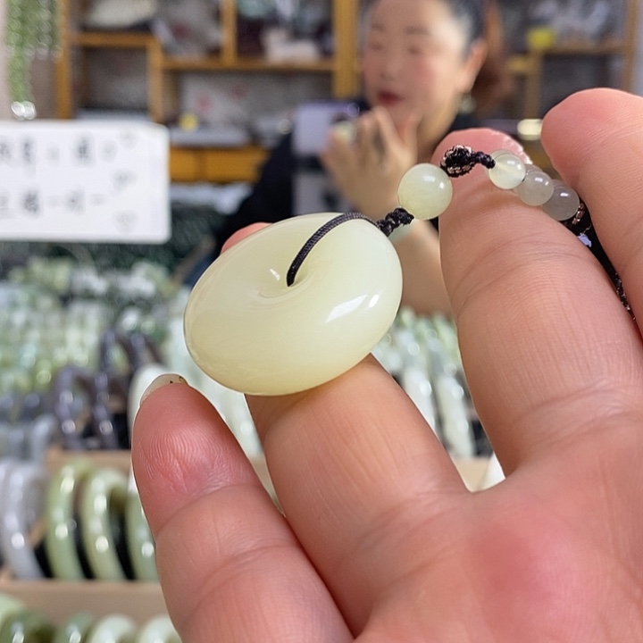 颈饰未镶嵌和田玉