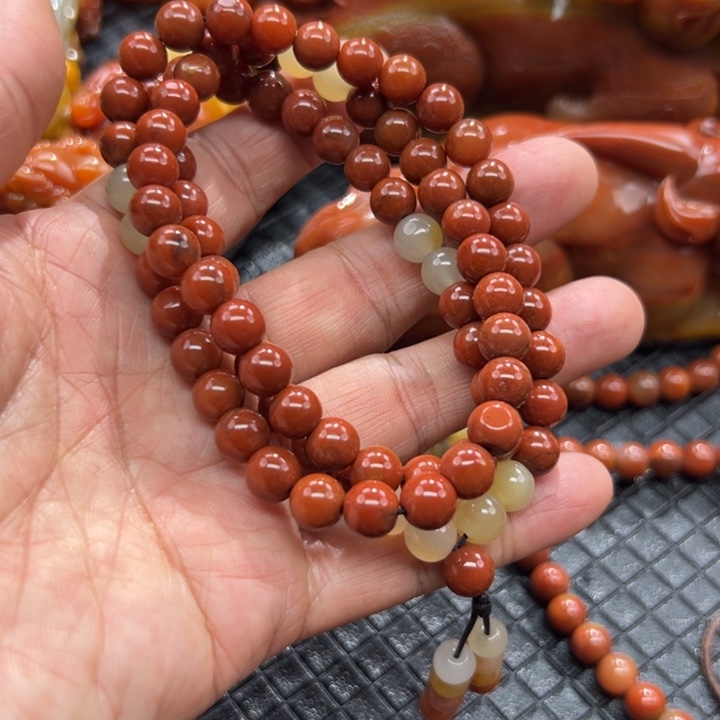 石英质玉（黄龙玉）颈饰未镶嵌