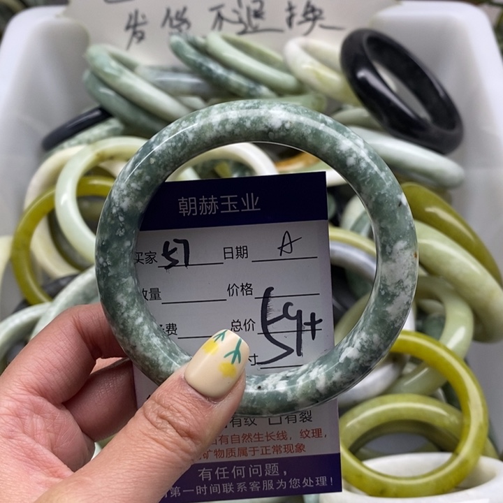 蛇纹石玉手镯未镶嵌