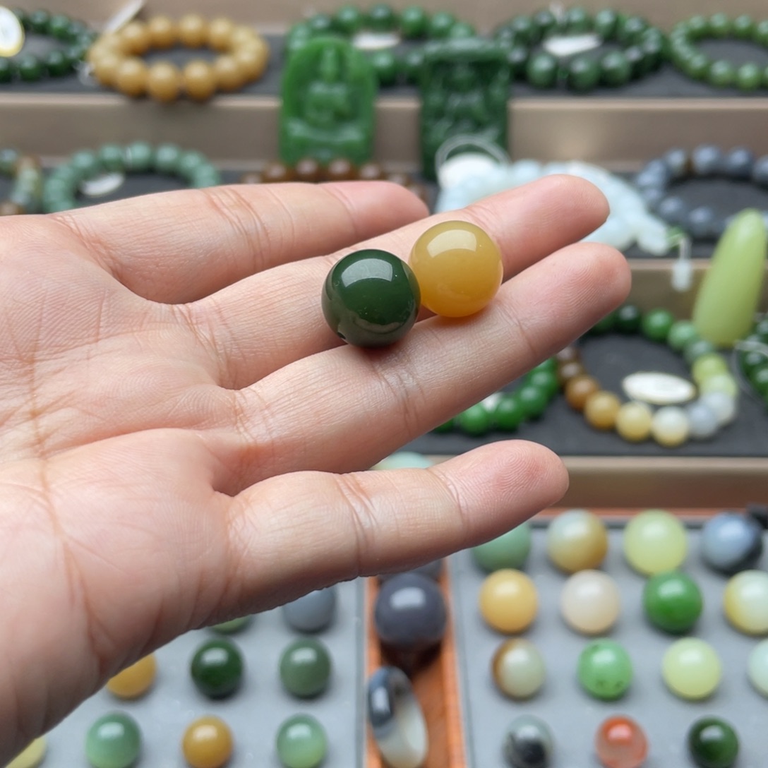 陈***N和田玉未镶嵌手链