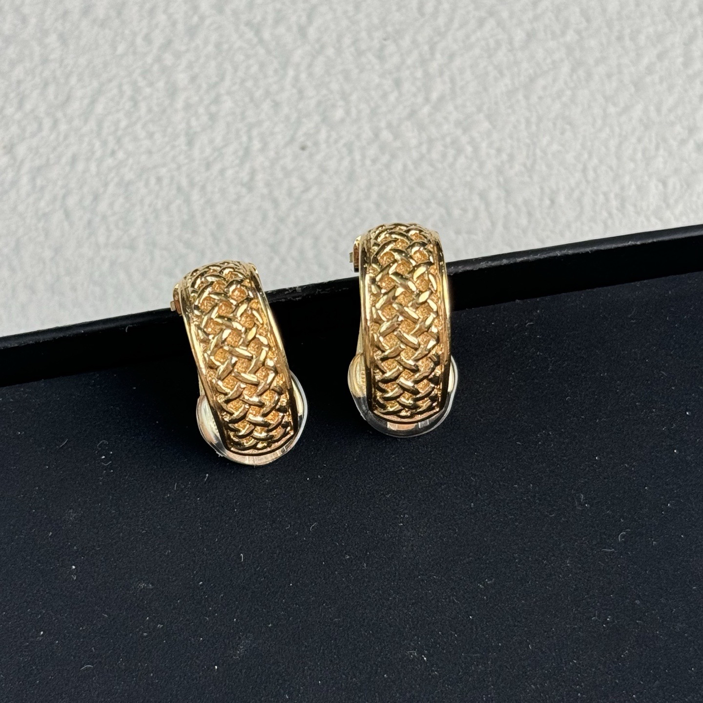 95新 DIOR/迪奥 泡泡中古 Dior金色格纹半圆耳夹