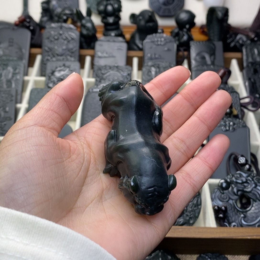 熊***哥和田玉未镶嵌颈饰