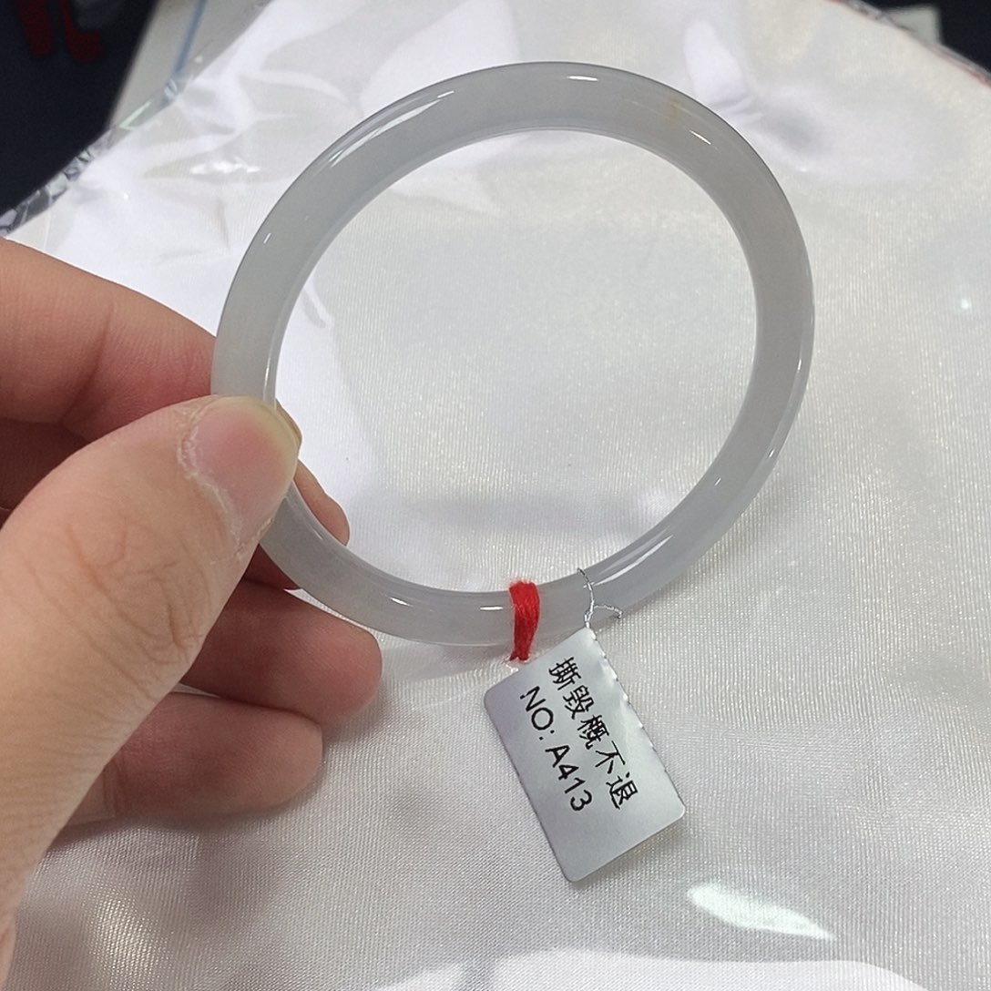 翡翠未镶嵌手镯（圆镯）