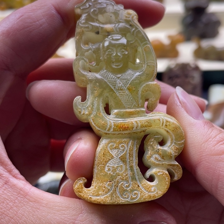 蛇纹石玉颈饰未镶嵌