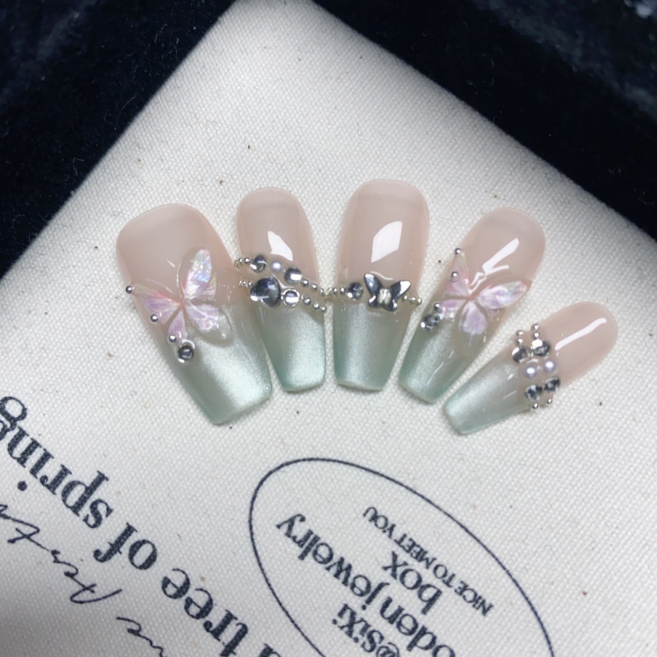 纯手工【薄荷蝶仙子】爆款猫眼穿戴甲清透薄荷蝴蝶片美甲时尚简约