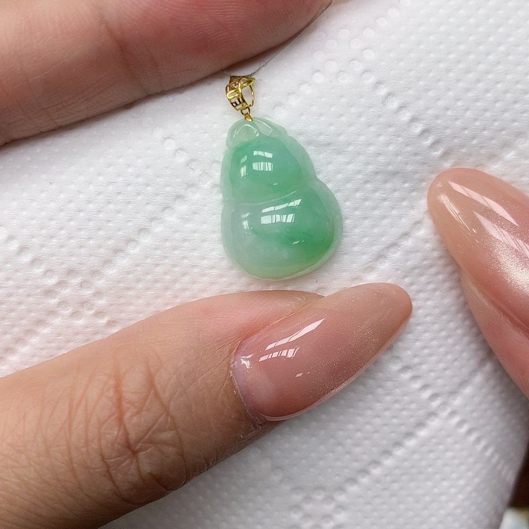 颈饰18K金镶嵌翡翠