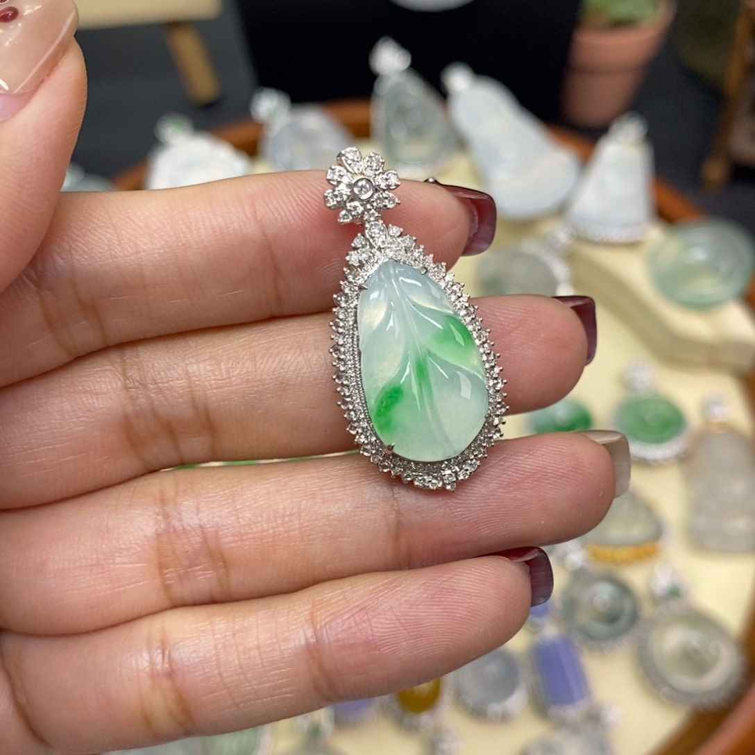 翡翠颈饰18K金镶嵌A货翡翠