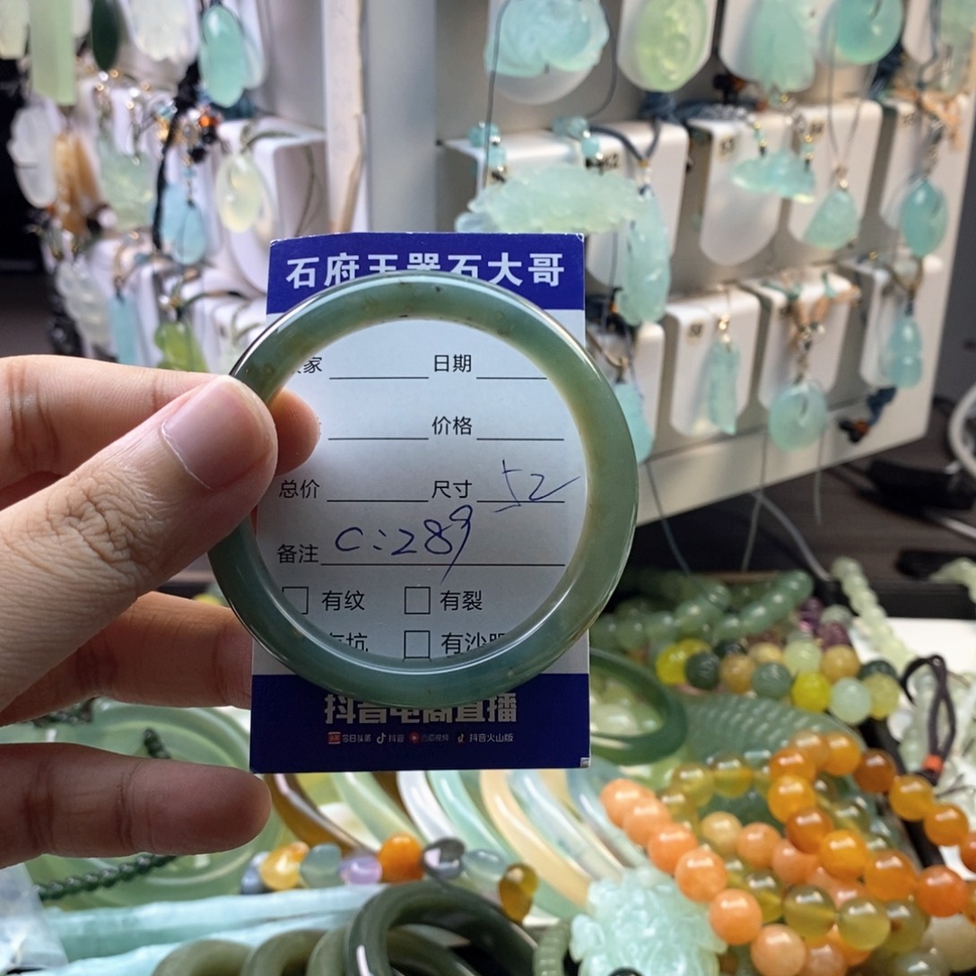 未镶嵌蛇纹石玉颈饰