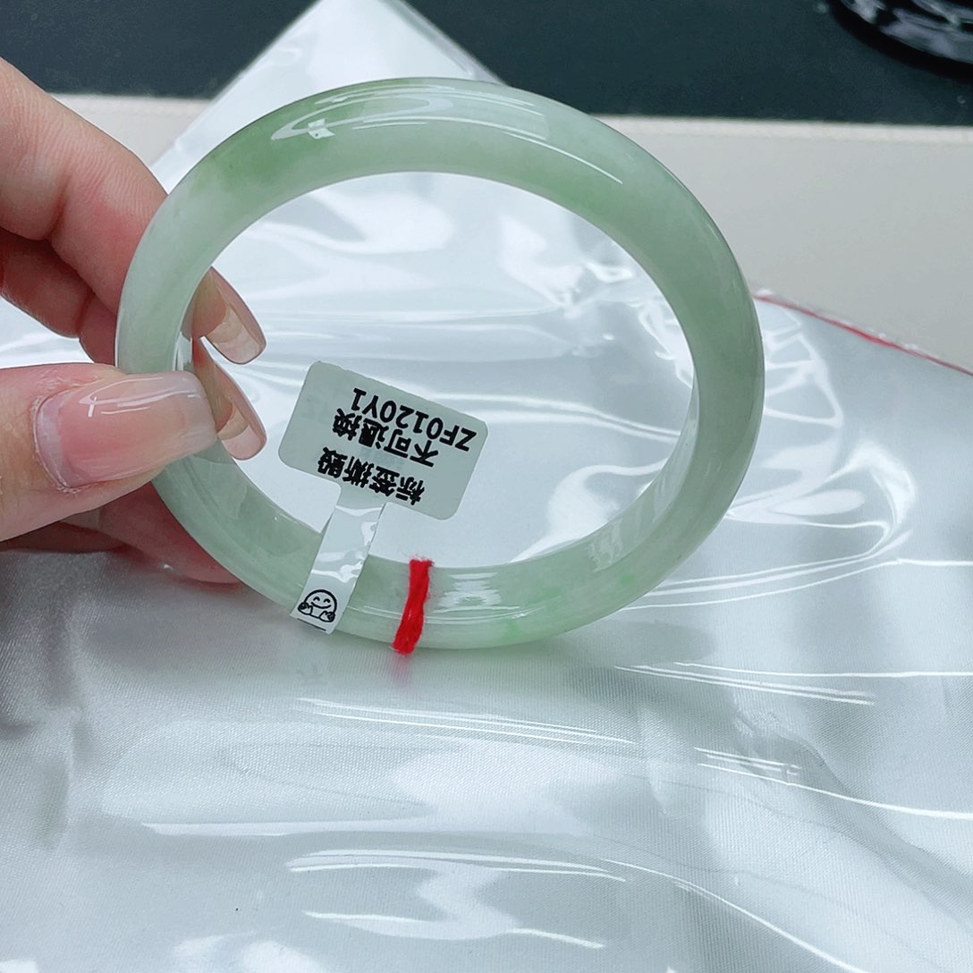 翡翠手镯未镶嵌正62.6