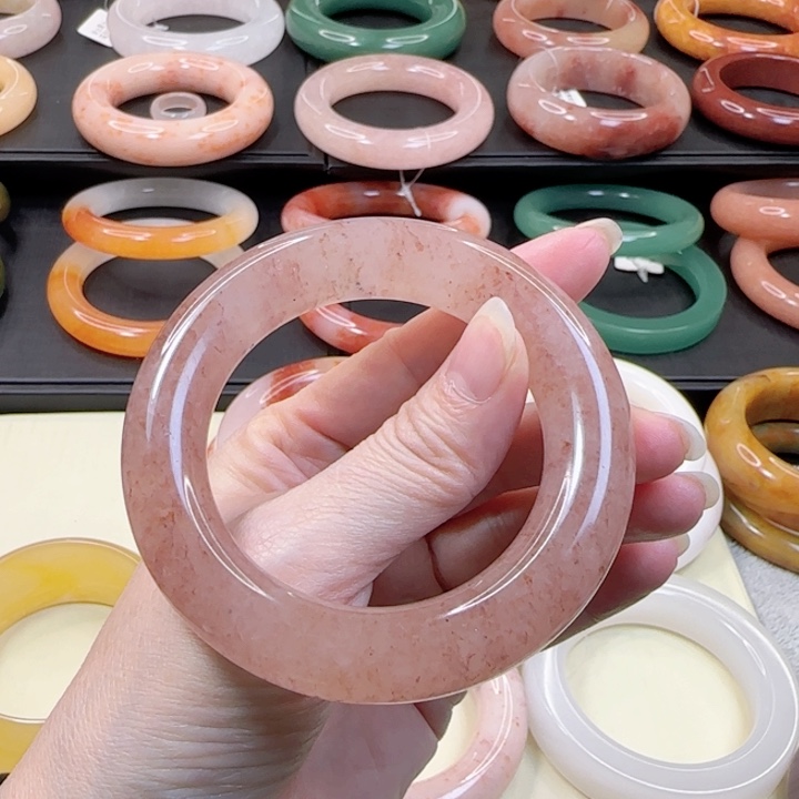 石英质玉手镯未镶嵌