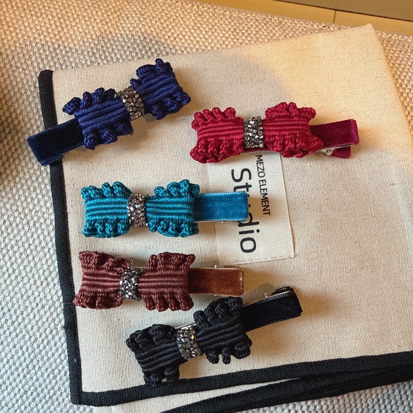 jioli/椒莉复古丝绒砂糖水钻蝴蝶结木耳边刘海夹甜美侧边夹鸭嘴夹