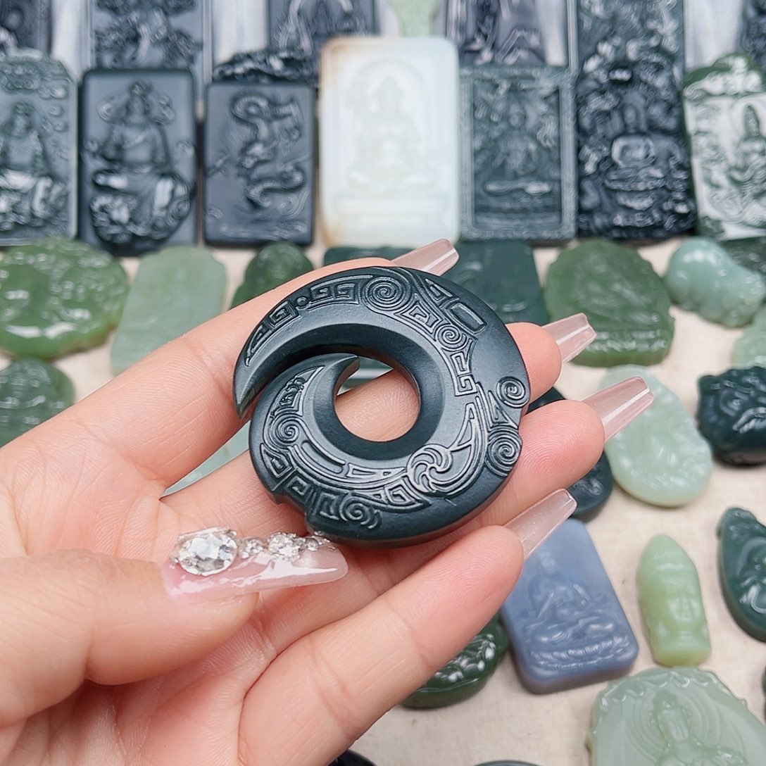 和田玉颈饰未镶嵌