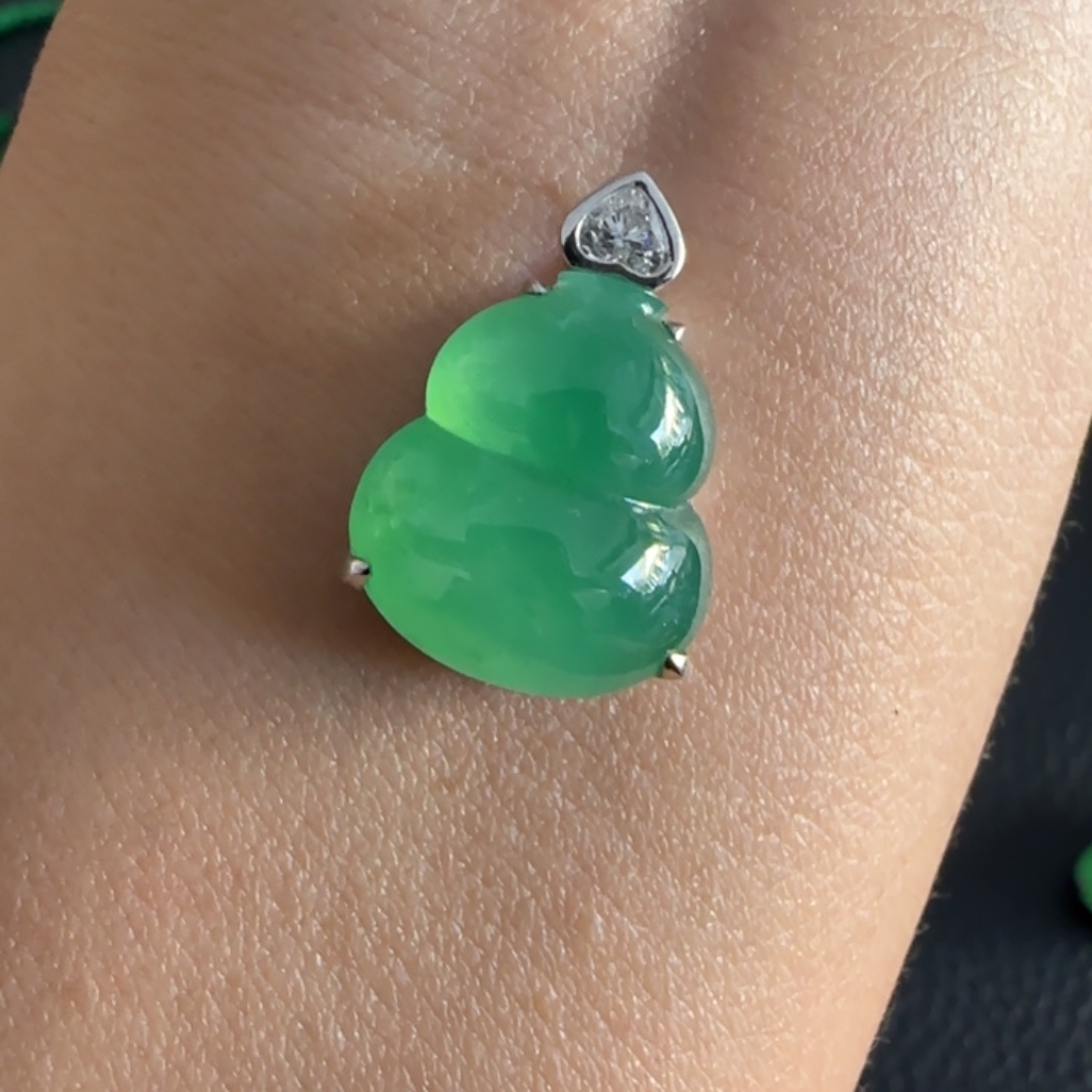 翡翠颈饰18K金镶嵌L葫芦