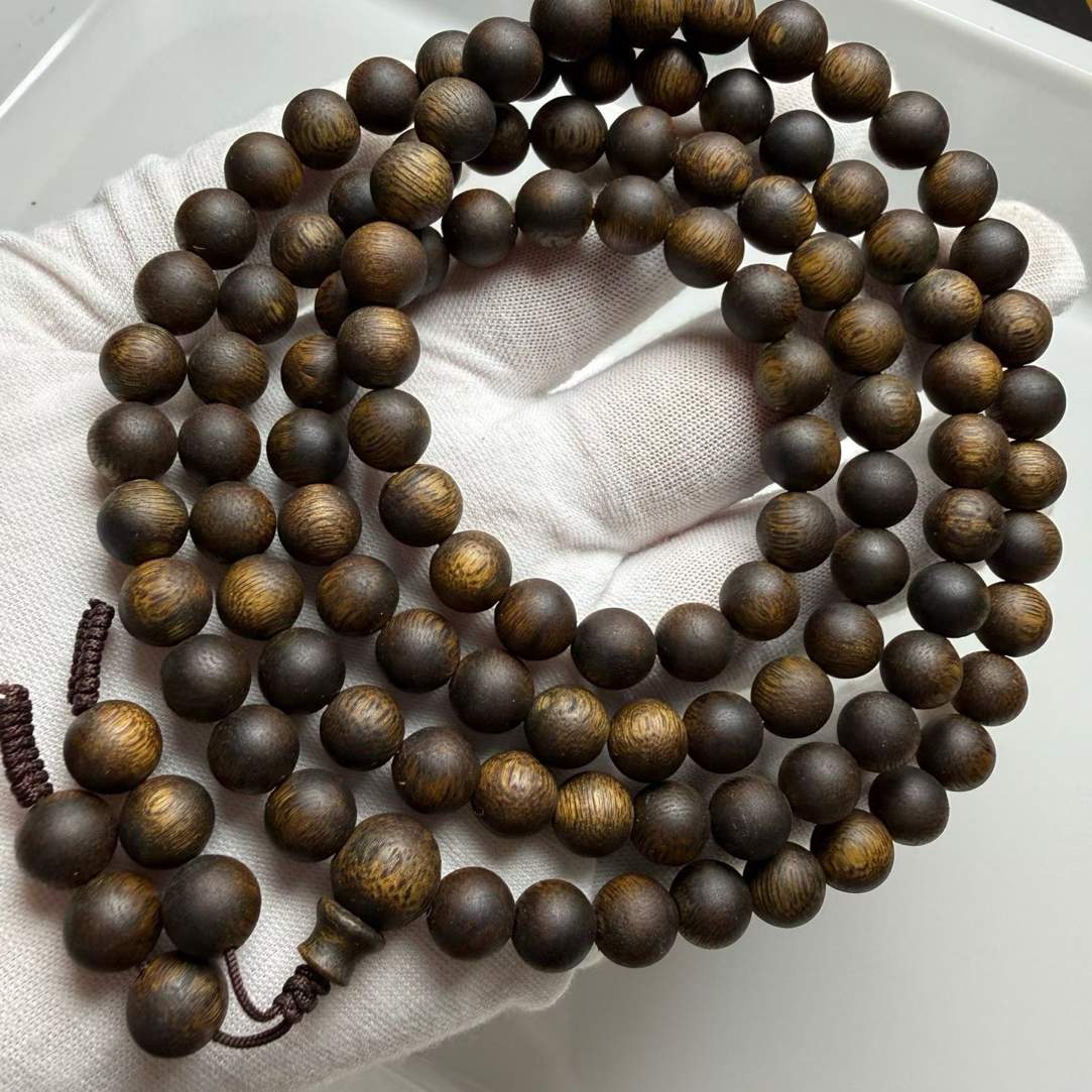 沉香天然棋楠沉香8mmX108颗、香气浓郁清甜、果香，蜜香、带一丝凉意