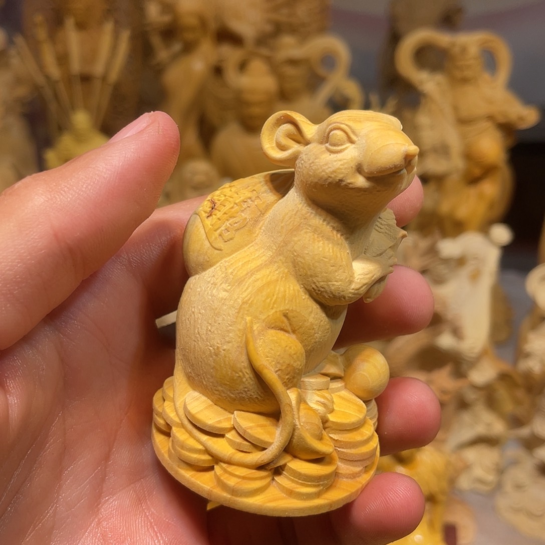 黄杨木小瑕疵老鼠