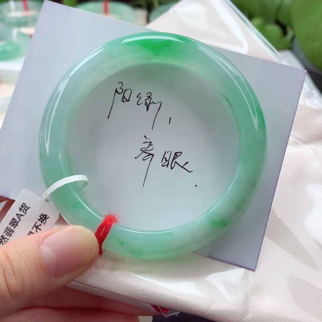 翡翠手镯未镶嵌小小主播推荐，阳绿