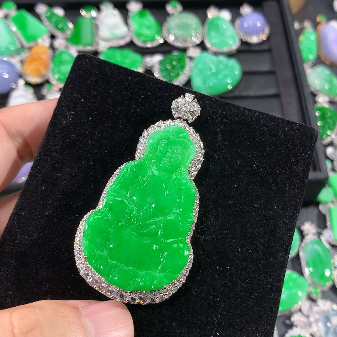 翡翠18K金镶嵌颈饰