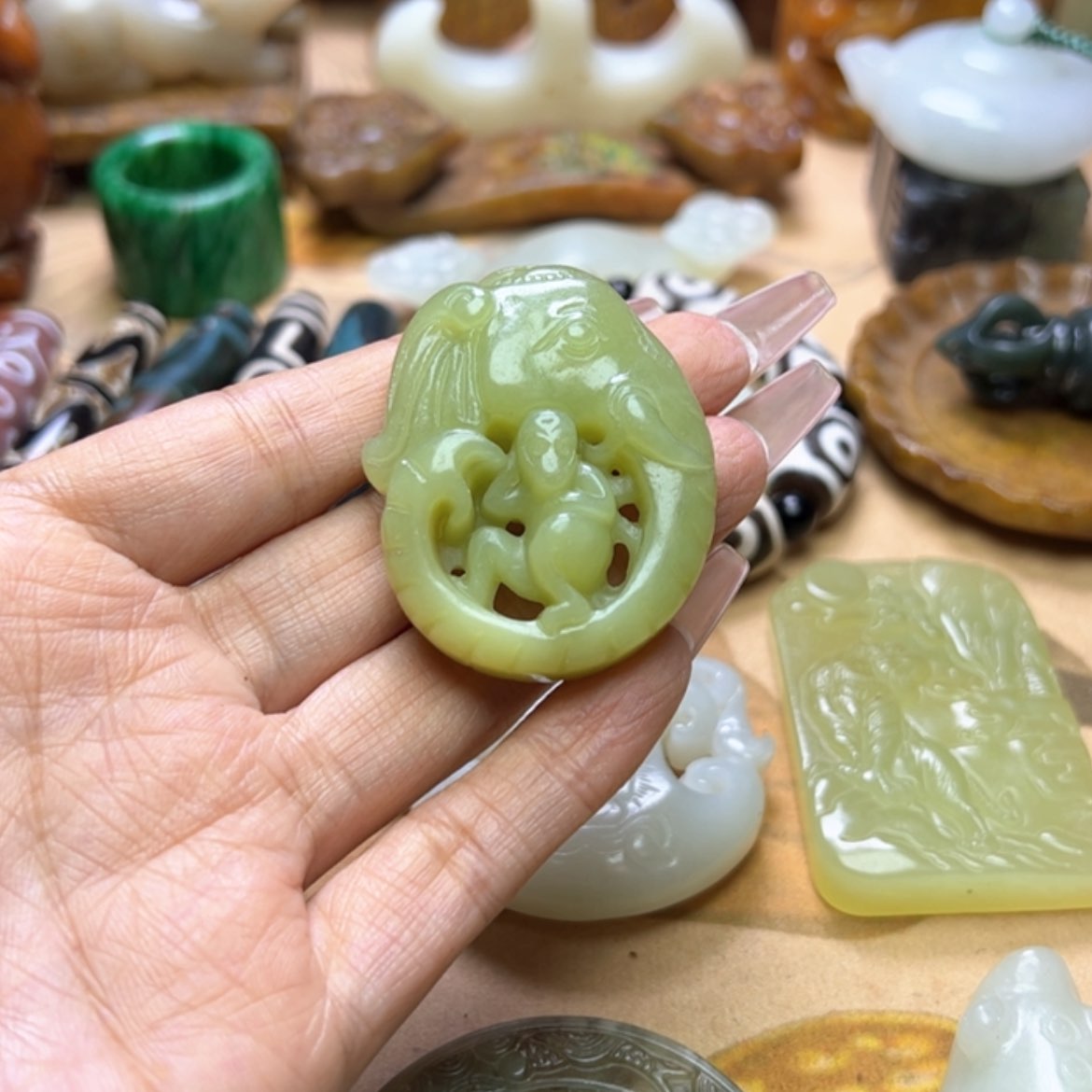 【闪购商品】蛇纹石玉颈饰未镶嵌
