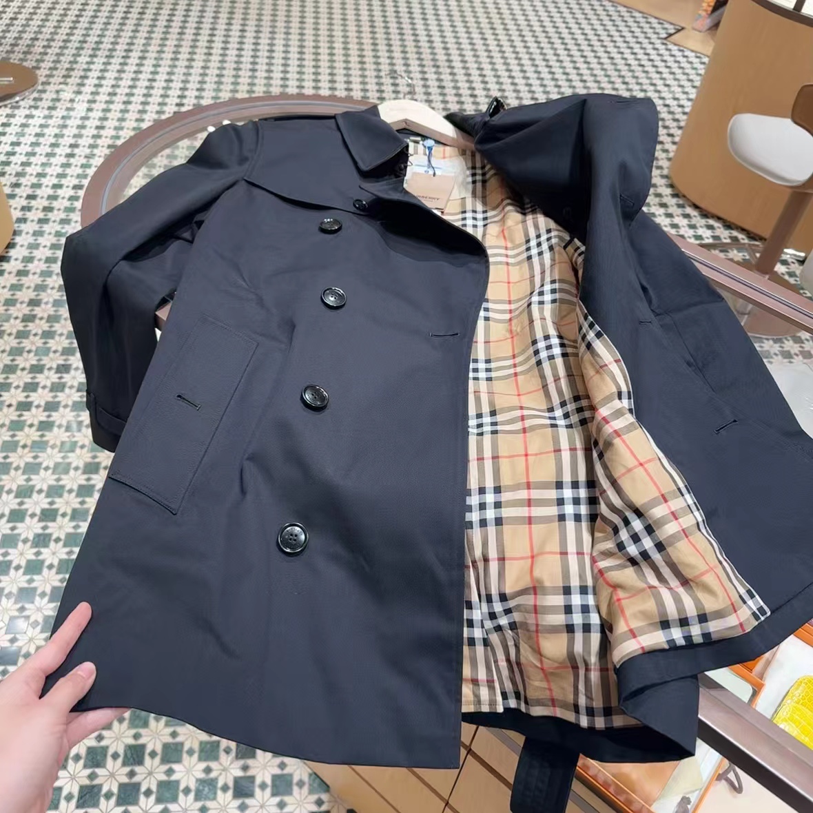 全新未使用 BURBERRY/博柏利 男士风衣 黑色中长款式 工价21500
