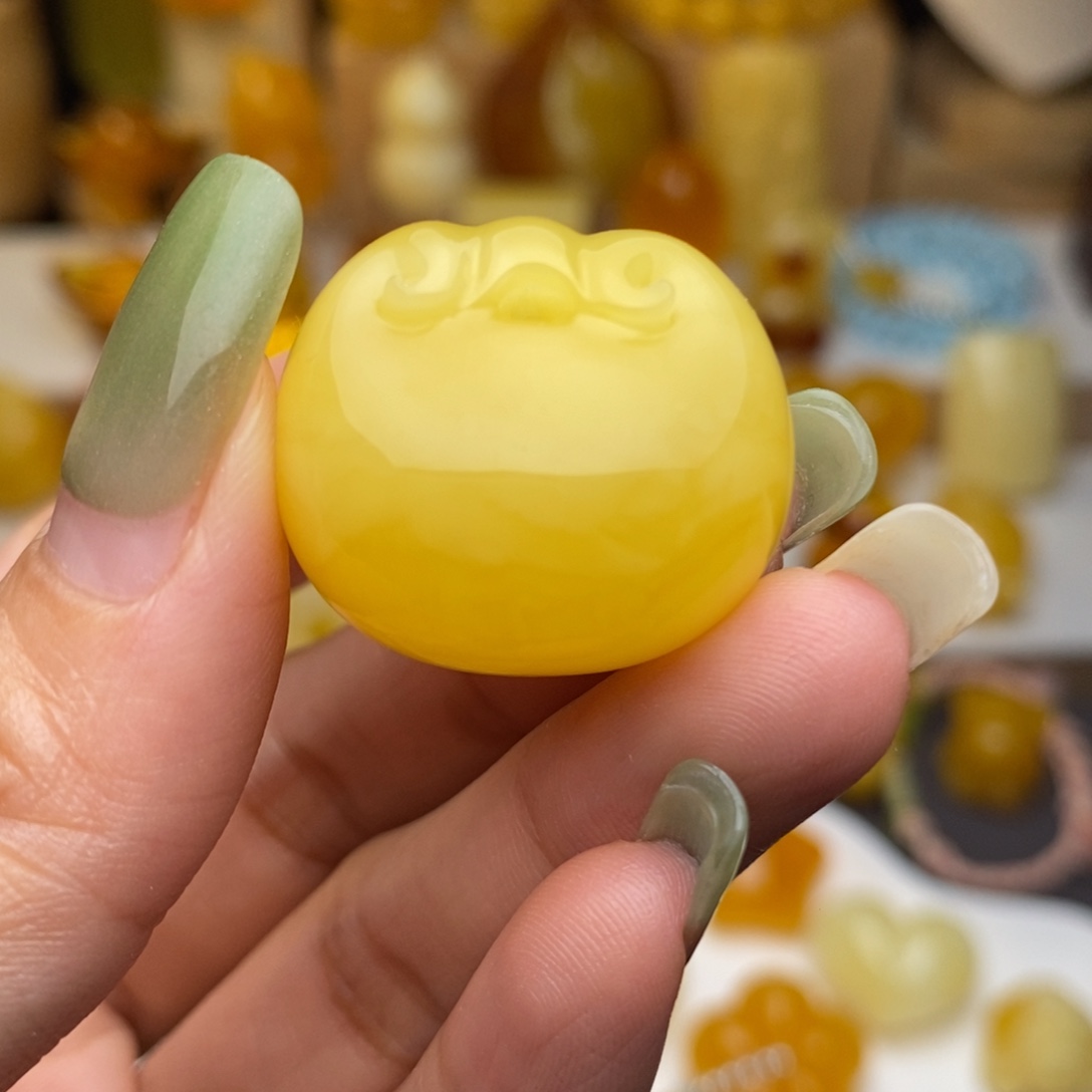 蜜蜡颈饰未镶嵌如意锁