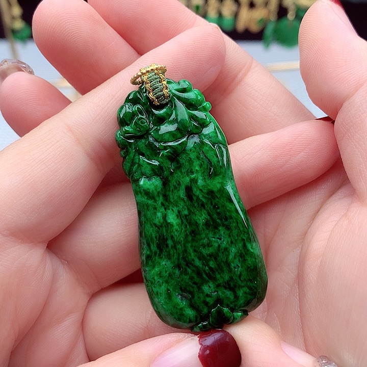 翡翠颈饰未镶嵌翡翠