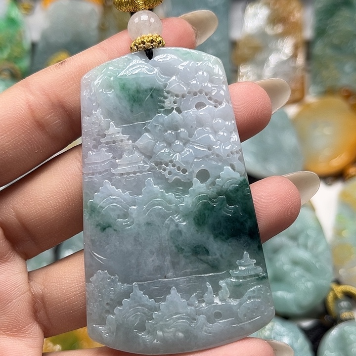 翡翠未镶嵌颈饰山水牌