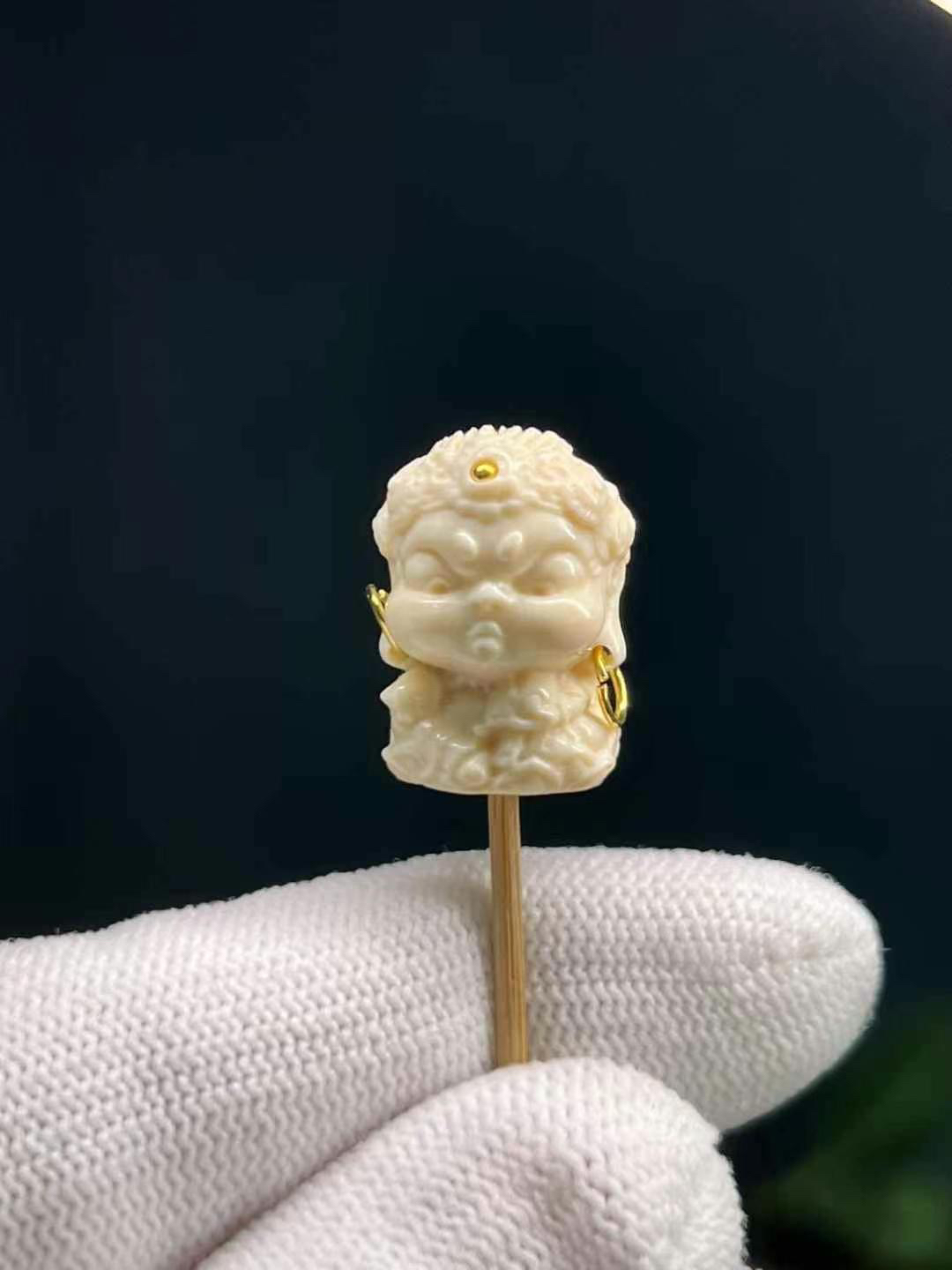 猛犸牙黄财神文玩配饰尺寸约12×18