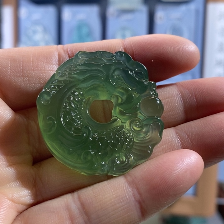 岫玉未镶嵌颈饰吊坠