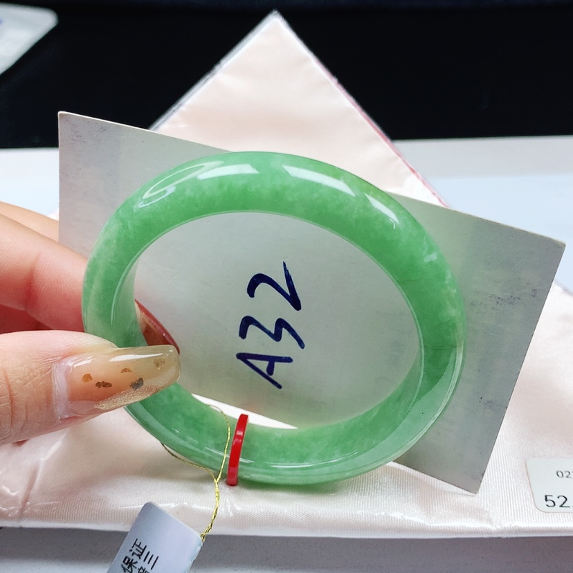 【闪购商品】翡翠手镯未镶嵌 正圈52+