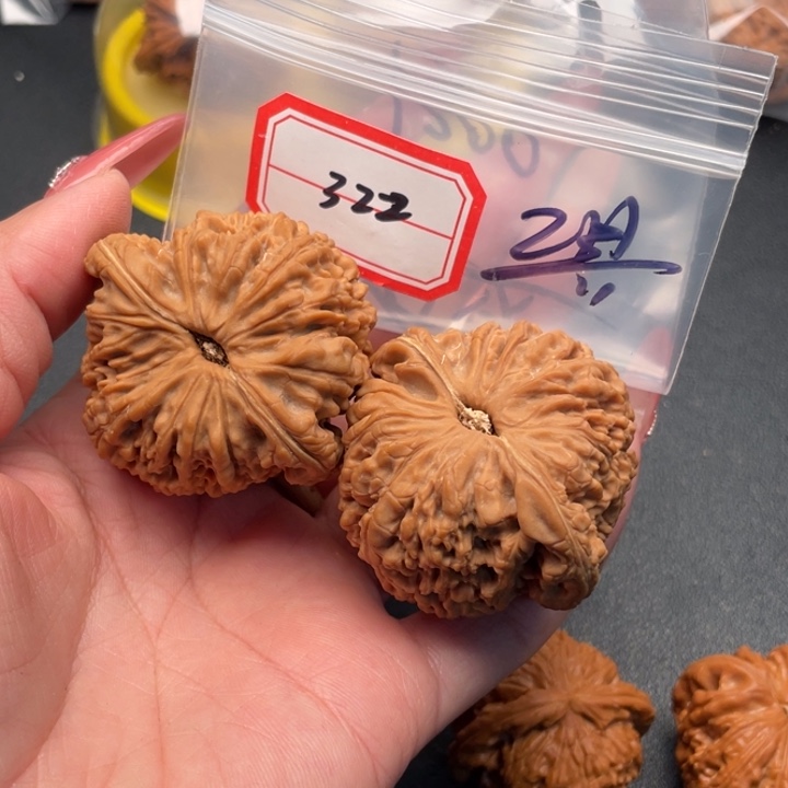 王***达把件文玩核桃南疆石