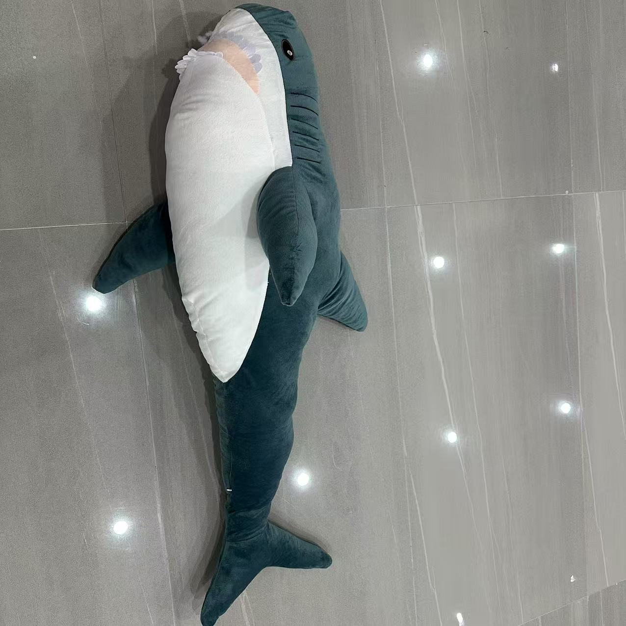 鲨鱼抱枕大鲨鱼玩具颜色随机lmj