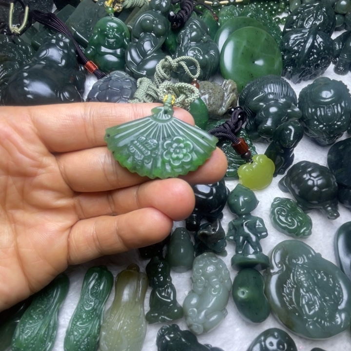 和田玉未镶嵌颈饰