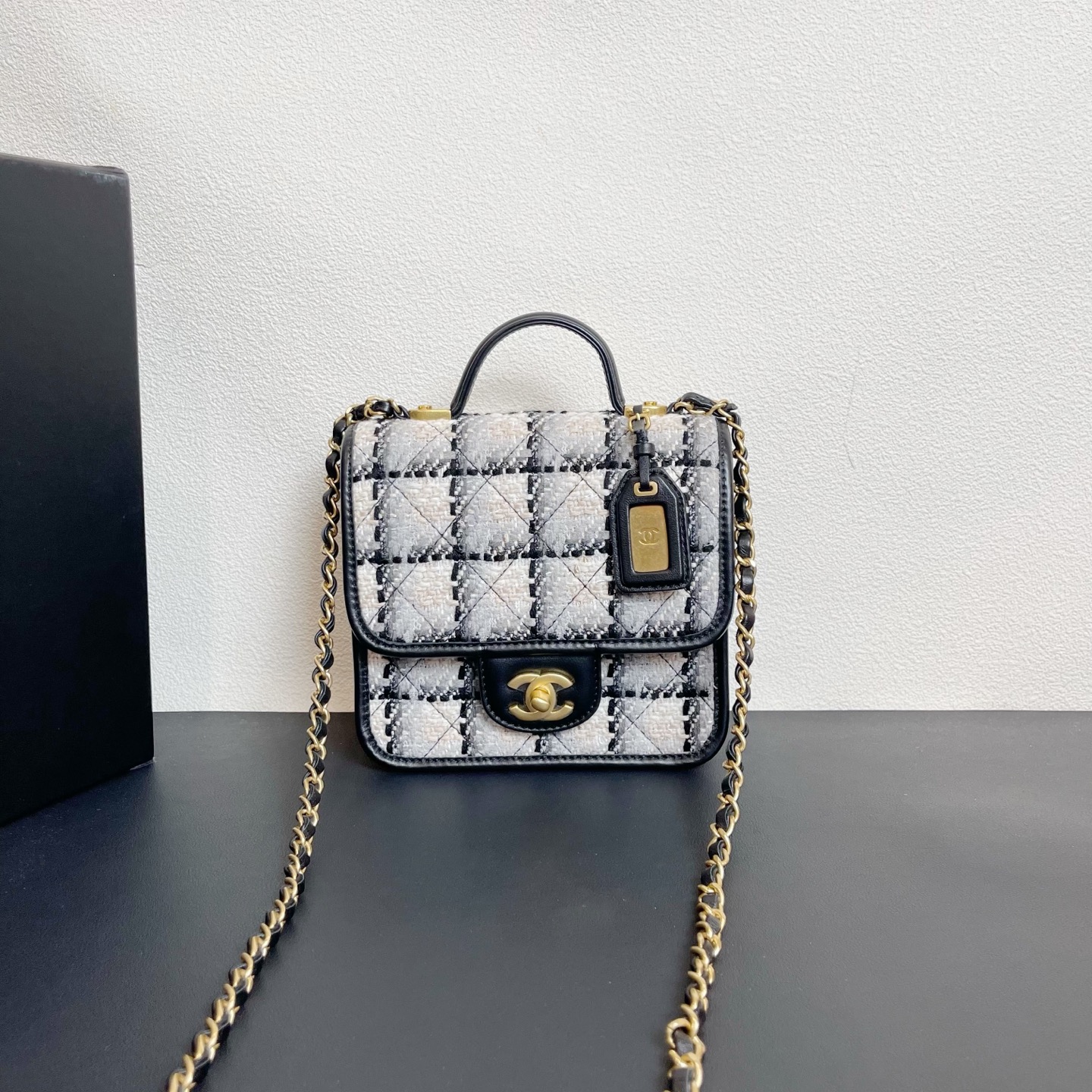 99新 Chanel/香奈儿 98新 奢总管/22k毛呢邮差牛奶盒子包/芯片