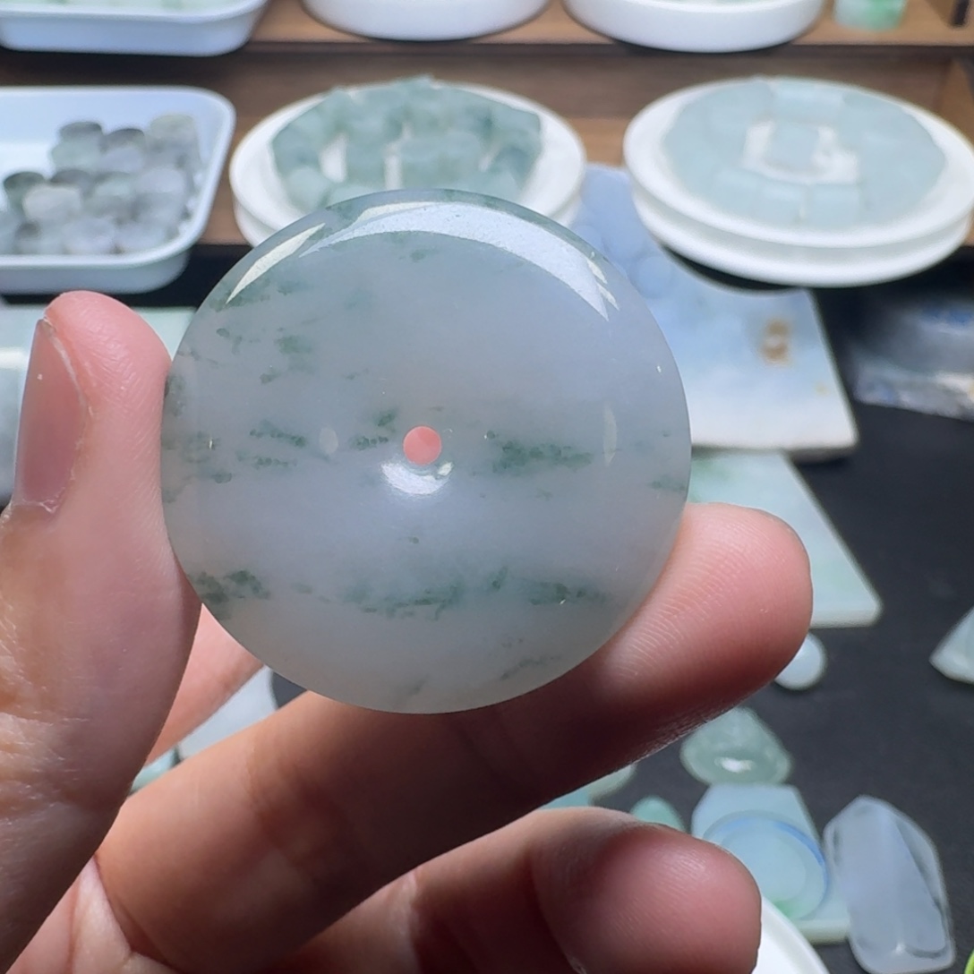 ༺***༻翡翠未镶嵌颈饰平安扣