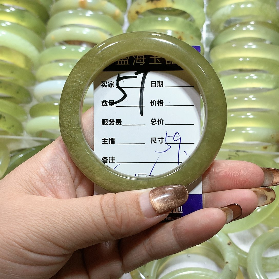 蛇纹石玉手镯未镶嵌